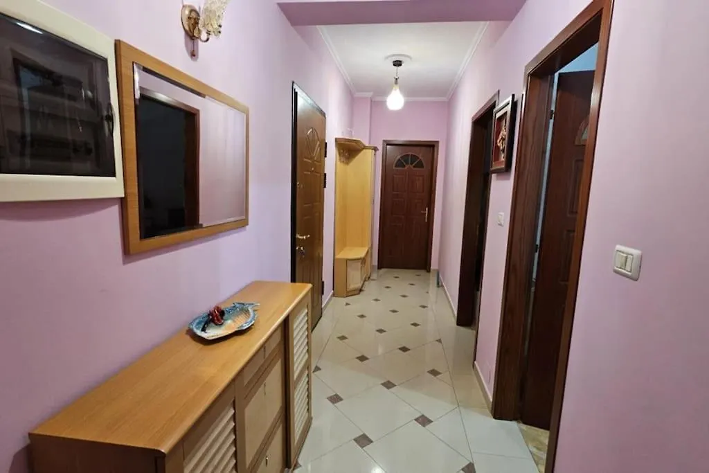 Elena'S Apartment Гирокастра 0*,