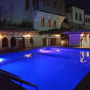 Boutique Praga Гирокастра